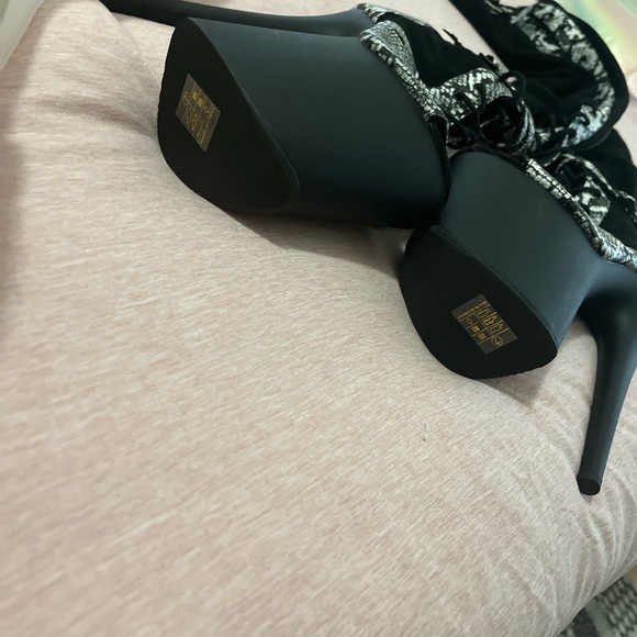 NWOB Pleaser Flamingo Boots - Picture 3 of 3